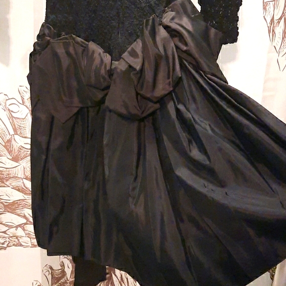 Diamond's Run Vintage 90's formal dress. - Picture 6 of 12